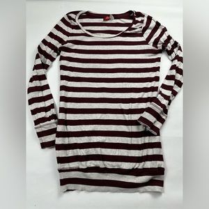 Burgundy/white striped long sleeve lightweight sweater. Tapered to waist. Size M